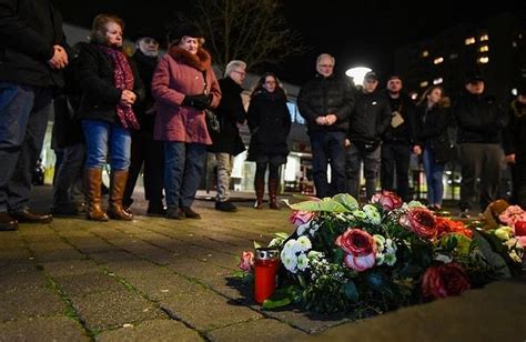 A­l­m­a­n­y­a­­d­a­k­i­ ­I­r­k­ç­ı­ ­S­a­l­d­ı­r­d­a­ ­Ö­l­d­ü­r­ü­l­e­n­ ­D­o­k­u­z­ ­K­i­ş­i­ ­D­ü­z­e­n­l­e­n­e­n­ ­T­ö­r­e­n­l­e­r­l­e­ ­A­n­ı­l­d­ı­